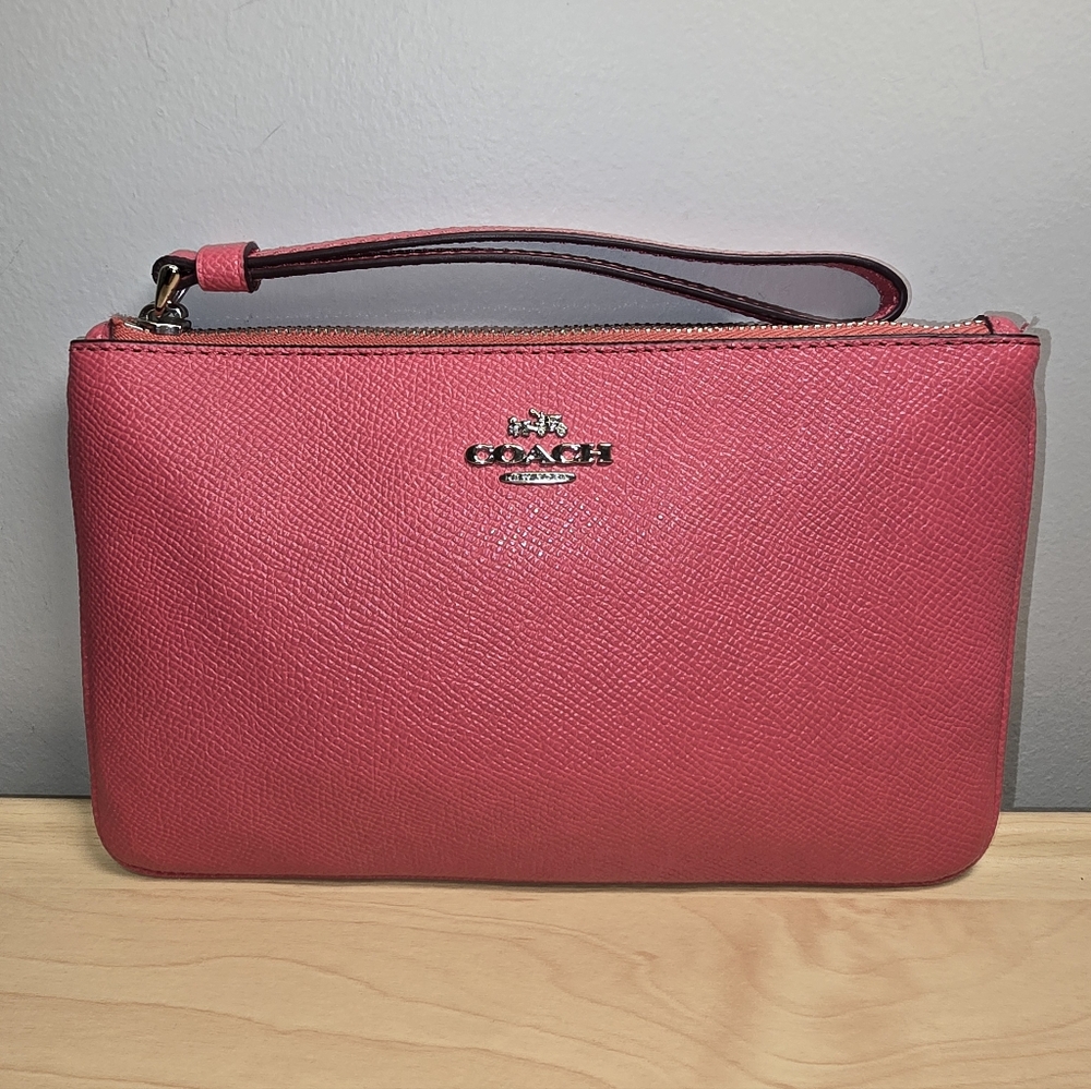 COACH F57465 Coral Pink Crossgrain Leather Medium Sized Top Zip Wristlet EUC